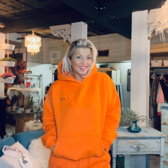 LOV sweatsuit - Picture 4 of 5